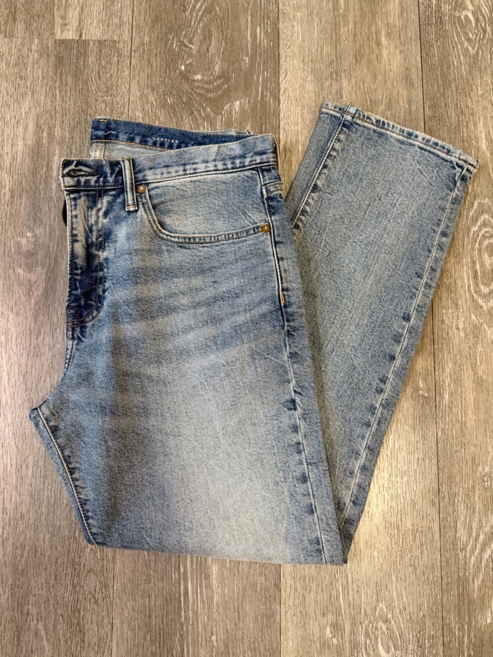 GAP Men's Light Blue Distressed Straight-Leg Jeans